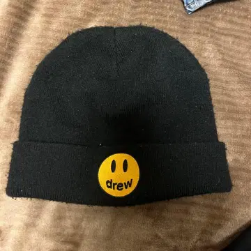 drew 스마일리 페이스 비니 블랙