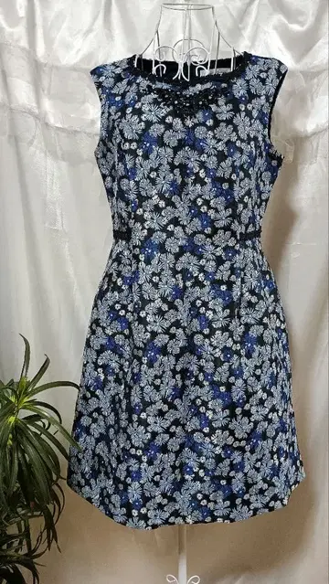 Super Beauty 슈퍼뷰티 꽃무늬 비쥬 원피스