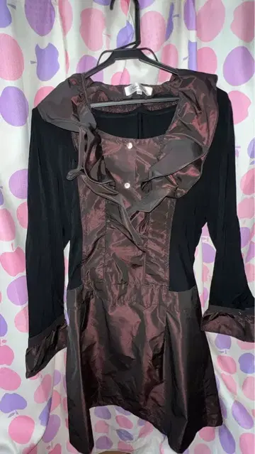 프릴 달린 블랙 브라운 무릎 기장 원피스