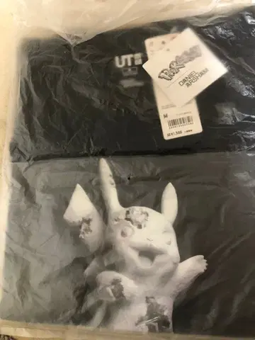 유니클로 포켓몬 T셔츠 M사이즈 블랙 다니엘 아샤무