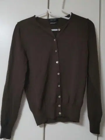 브라운 V넥 긴팔 니트 가디건