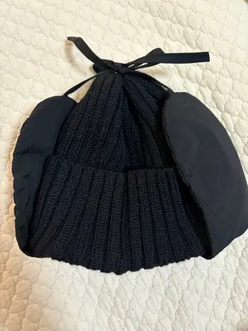 UNTRACE EARMUFF BEANIE