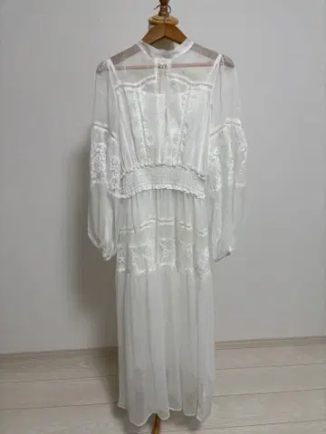 ROYAL PARTY 화이트 레이스 원피스