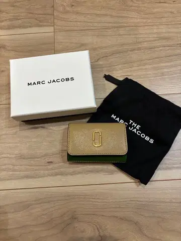MARC JACOBS 베이지 키케이스