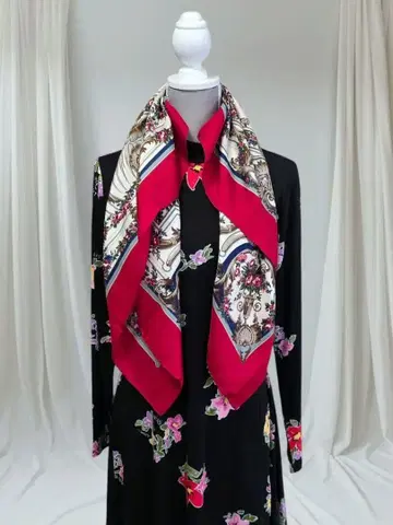 새상품급 Lancel 실크 스카프 87x87cm