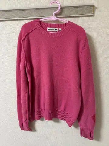 유니클로 안야 힌드마치 캐시미어 크루넥