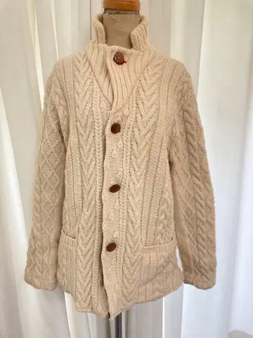 볼 스미스 크림색 케이블 니트 가디건