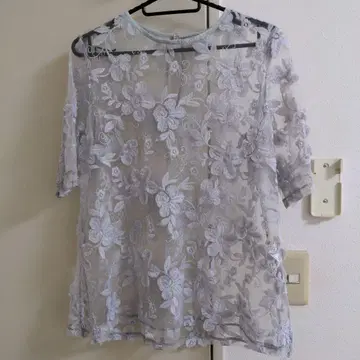 mystic 반팔 오간자 플라워 블라우스