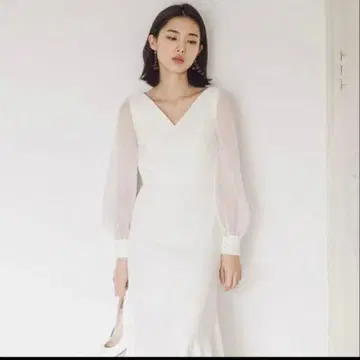 화이트 웨딩 드레스 V넥 시스루 소매