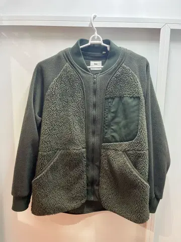 유니클로x화이트 마운티니어링 콜라보 플리스 XL