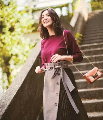 JUSGLITTY 플리츠 아지메 타이트 스커트