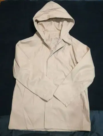 베이지 마운틴 후드티 후드 부착