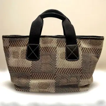 BALLY 베이지와 브라운 체크 무늬의 멋진 토트백