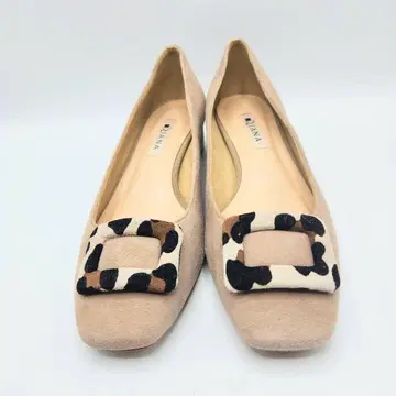 다이애나 레오파드 무늬 버클 모티브 펌프스 스퀘어토 스웨이드