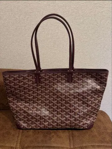 새상품급 버건디 보르도 계열 토트백 PM 사이즈