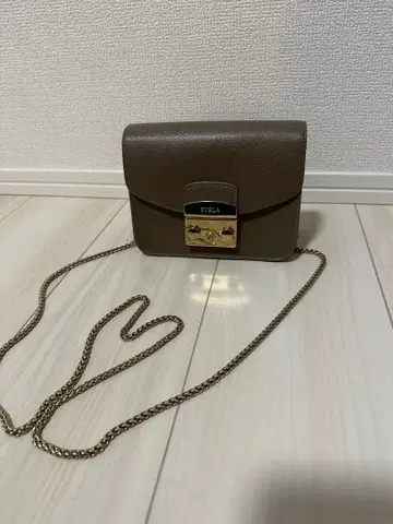 기간 한정 초특가 FURLA 그레이 베이지 숄더백