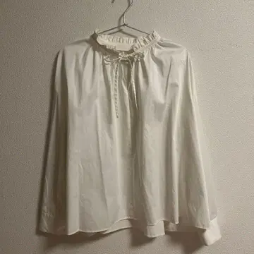 새상품급 BALLSEY 보르지 하이카운트 새틴 넥 프릴 블라우스