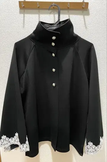 axes femme 종이상자 니트 케이프/블랙