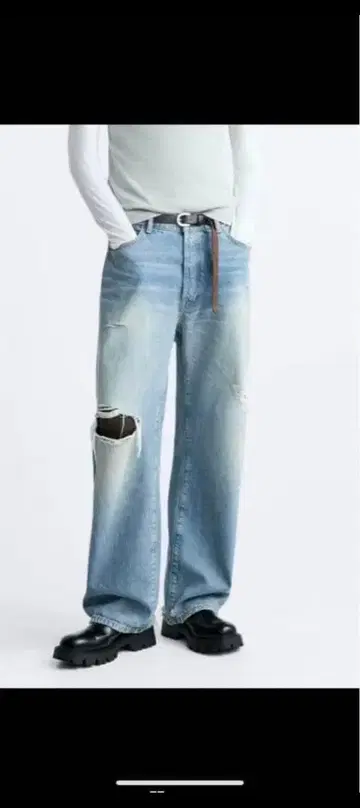 라이트 블루 배기 데미지 데님 팬츠