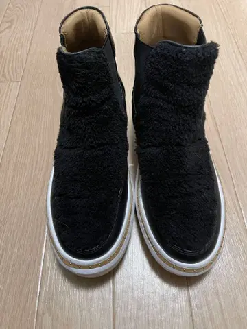 퍼 소재 슬립온 부츠 블랙