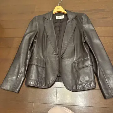 다크 브라운 가죽 테일러드 자켓 자유구