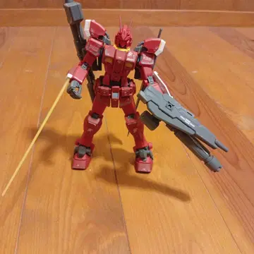 MG 1/100 건담 어메이징 레드 워리어