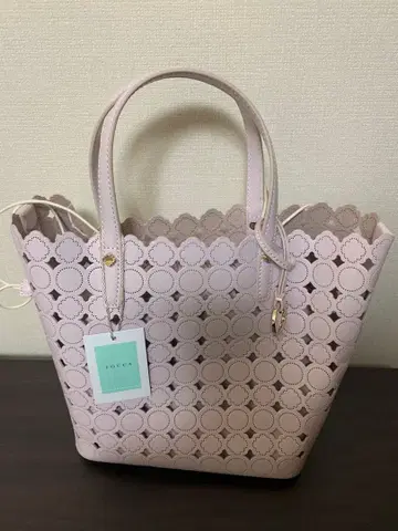 TOCCA 토카 펀칭 가죽 토트백