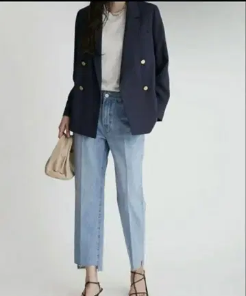 Mila Owen 금장 버튼 더블 테일러드 자켓