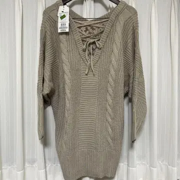 택 포함 새상품 백 레이스 리본 포함 니트 원피스 모카 베이지