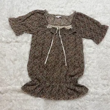 KLEIN PLUS 여성용 반팔 블라우스 M 꽃무늬 화려 이토킨 귀여운