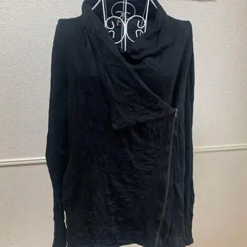 지퍼 긴팔 상의 드레이프넥 블랙