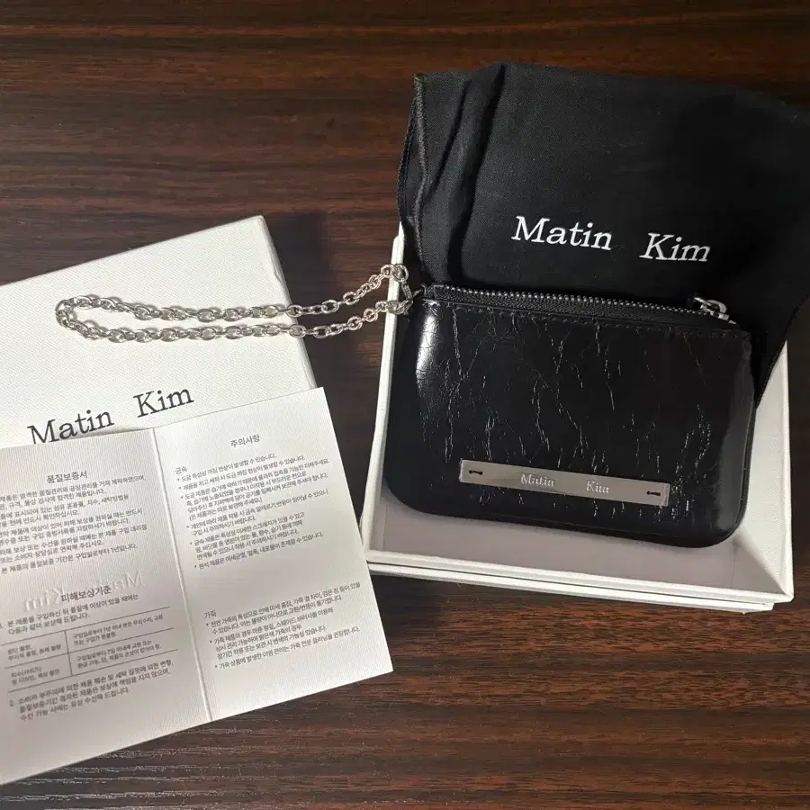 MATIN KIM | 마뗑킴 Matin Kim Glossy Leather Coin Wallet Black  #마뗑킴,#마뗑킴지갑,#마뗑킴파우치,#마뗑킴월렛,#마뗑킴글로시레더 on Bunjang Global Site.