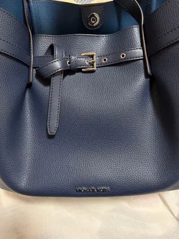 MICHAEL KORS 네이비 핸드백