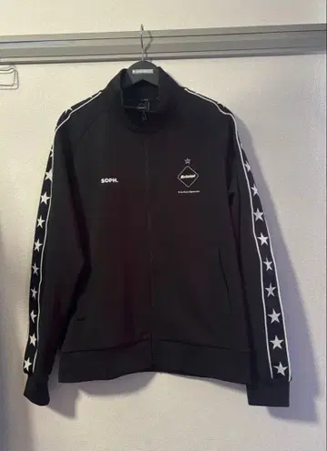 새상품급 fcrb 트랙 자켓 블랙 M 사이즈 소매 별 패턴 soph 저리