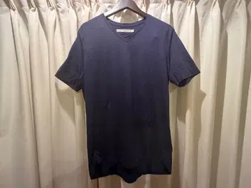 컬리 네이비 V넥 티셔츠