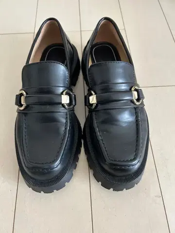 ZARA 블랙 로퍼 36