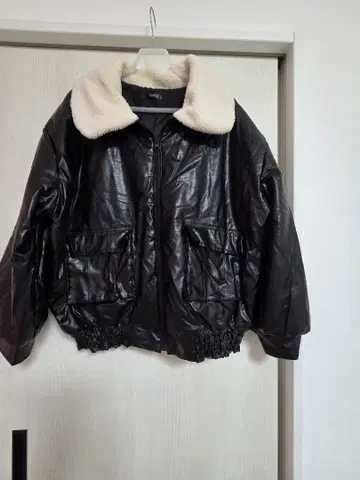 아베일 빅 사이즈 퍼 달린 합성 피혁 블루종 4L