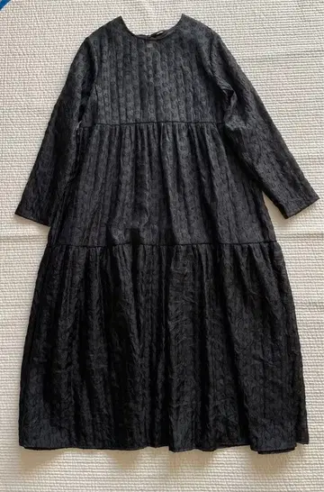 새상품 마릴린문 티어드 원피스