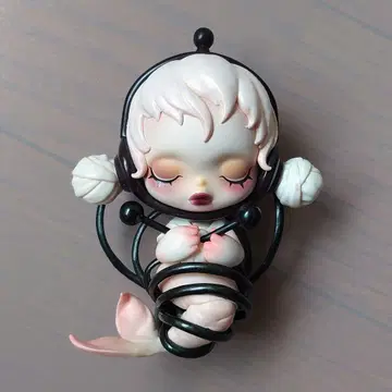 POPMART SKULLPANDA 스컬팬더 The Constaint