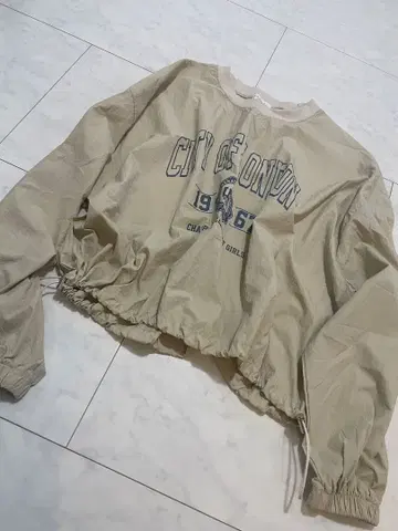 새상품 바스락 소재의 같은 상의 한국 구매