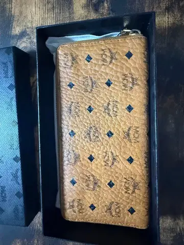 새상품급 MCM 브라운 가죽 장지갑