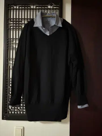 [ 새상품급: INDIVI ] 블랙 V넥 니트