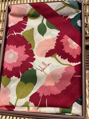 [ 새상품 ] Syhilla 레드 계열 꽃무늬 보자기 98 x 98cm