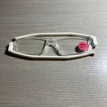 화이트 프레임 +2.5 도수 안경