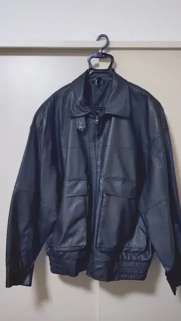 블랙 가죽 자켓 빅 프론트 포켓