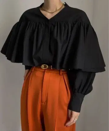 [ 새상품급 ] 아메리 빈티지 프릴 달린 긴팔 셔츠 블랙