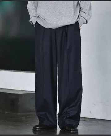 Urban Comfortable 세미 와이드 실루엣 원턱 슬랙스