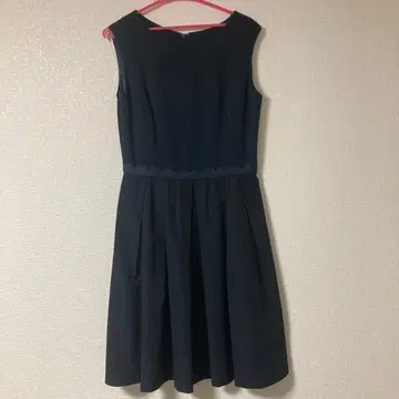 쿠미쿄쿠 네이비 슬리브리스 드레스