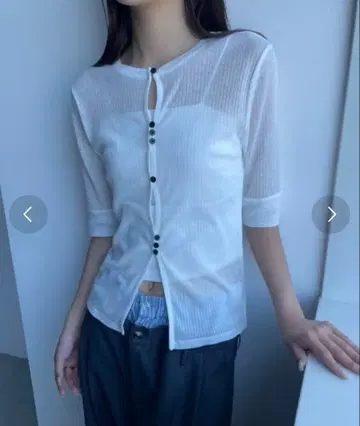 AIC. 불규칙 버튼 시어 리브 상의 가디건