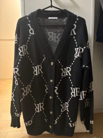 블랙 로고 니트 가디건 긴팔